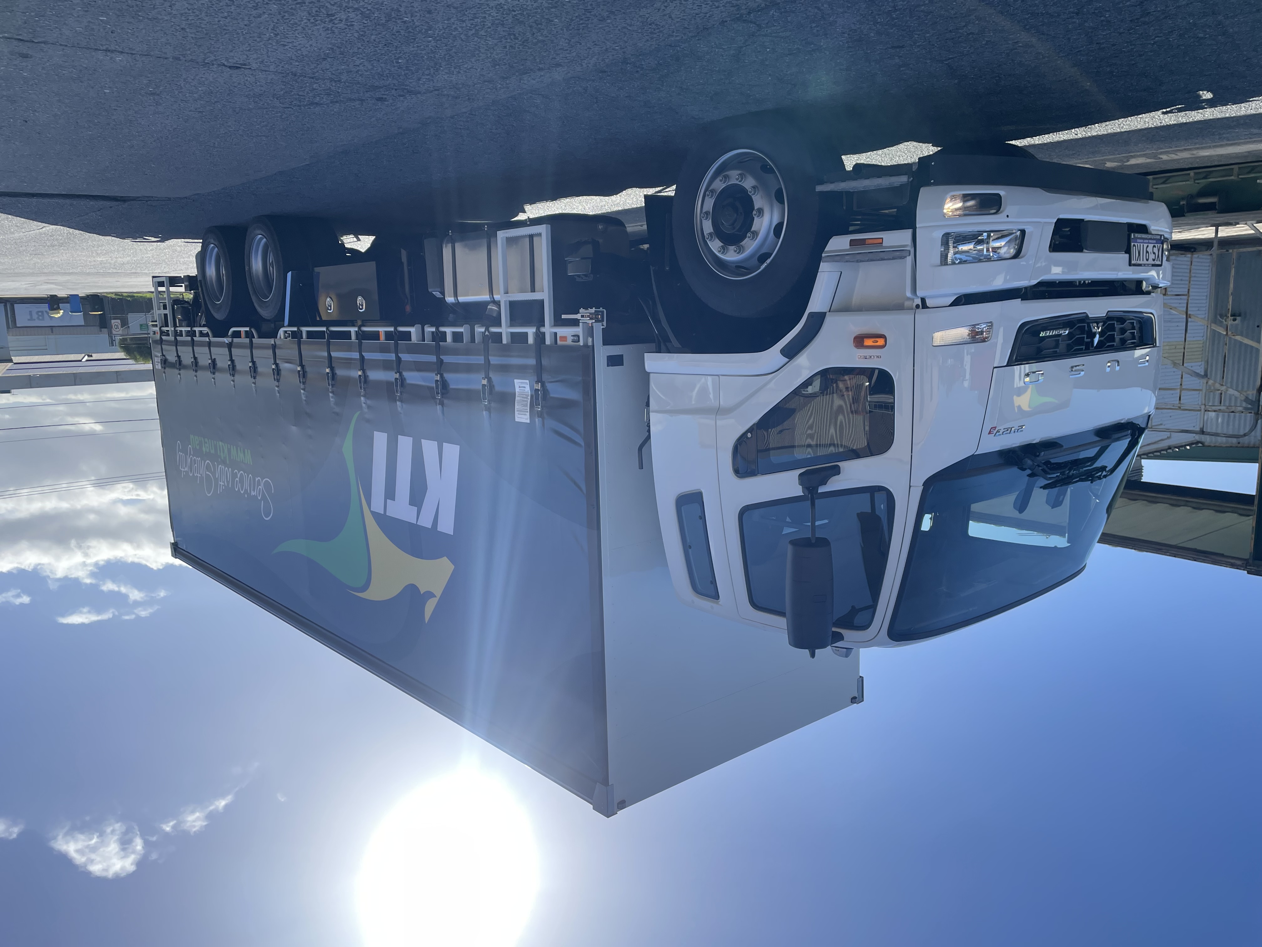 Euro 6 Fuso Fighter 2427 Auto 6x2 with a 14 Pallet Tautliner